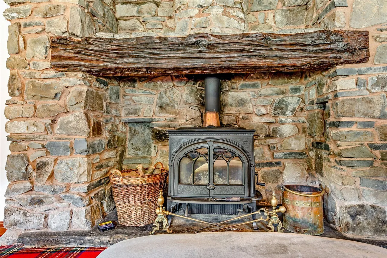 Bryn Rhyd Yr Arian, Llanfairtalhairn, LL22, photo 15