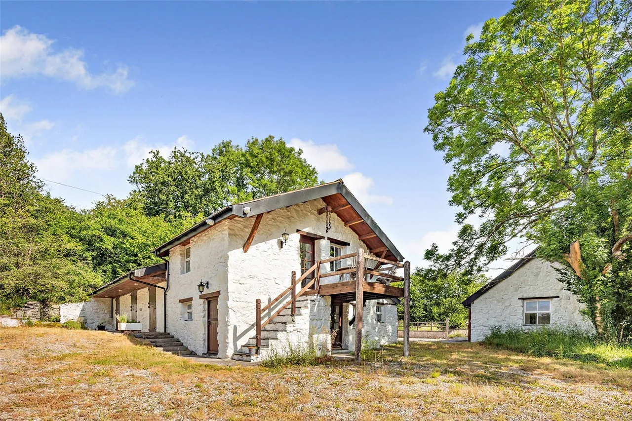 Bryn Rhyd Yr Arian, Llanfairtalhairn, LL22, photo 33