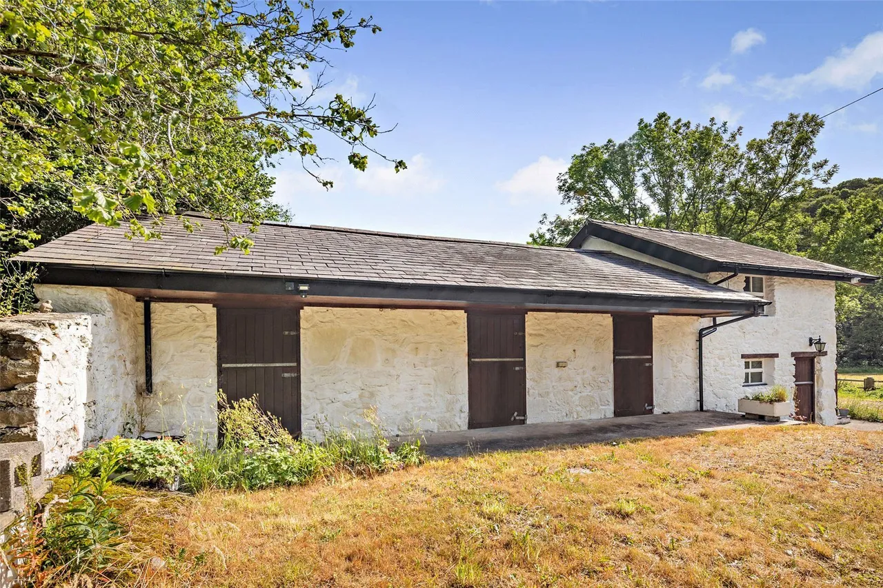Bryn Rhyd Yr Arian, Llanfairtalhairn, LL22, photo 34