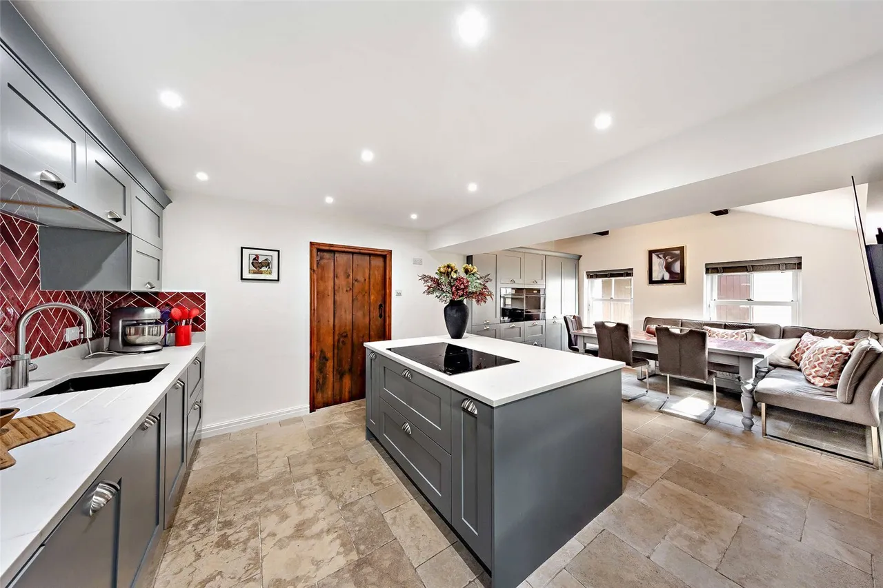 Bryn Rhyd Yr Arian, Llanfairtalhairn, LL22, photo 5