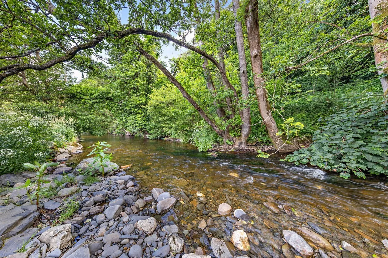 Bryn Rhyd Yr Arian, Llanfairtalhairn, LL22, photo 35