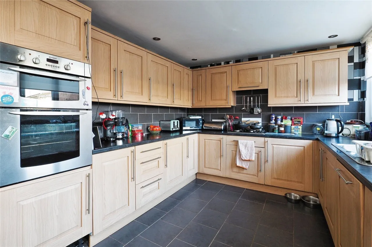 Sumburgh Road, Clifton, Nottingham, NG11, photo 2