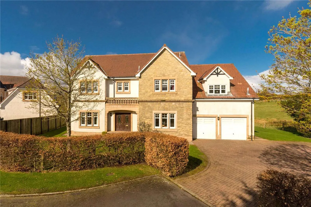 Oakwood, 4 The Avenue, West Glen Road, Kilmacolm, PA13 4PW, photo 2