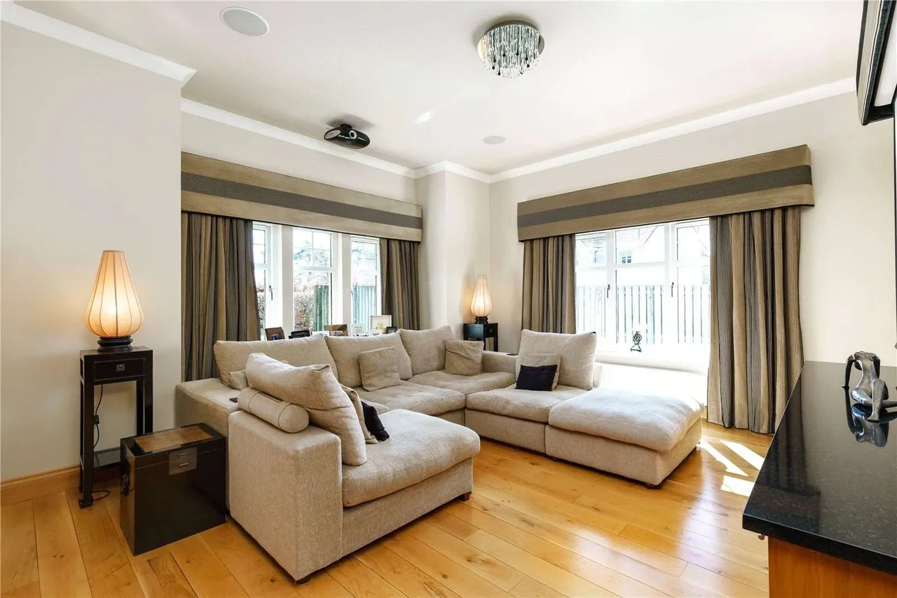 Oakwood, 4 The Avenue, West Glen Road, Kilmacolm, PA13 4PW, photo 6