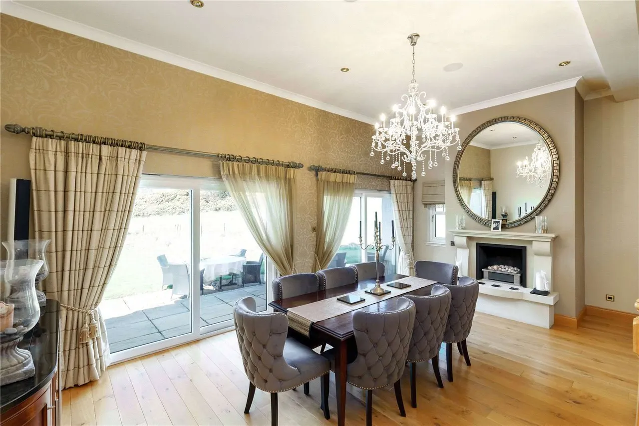 Oakwood, 4 The Avenue, West Glen Road, Kilmacolm, PA13 4PW, photo 5