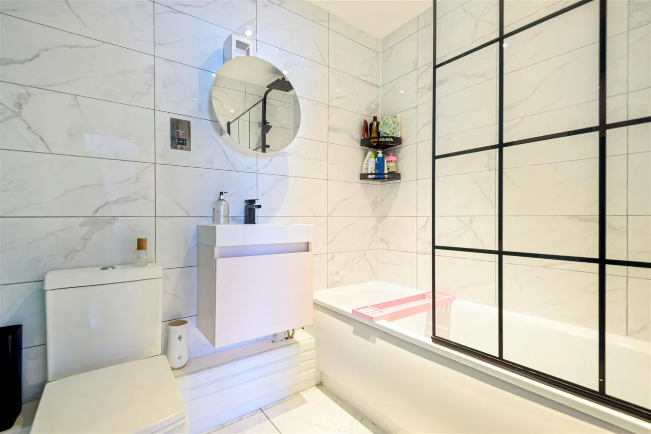 Coleridge Drive, Ruislip, Middlesex, HA4 8GT, photo 7