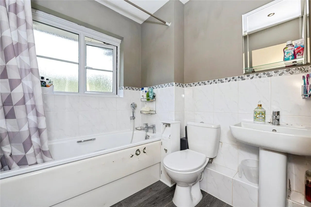 Weymouth Drive, Chafford Hundred, Grays, Essex, RM16, photo 13