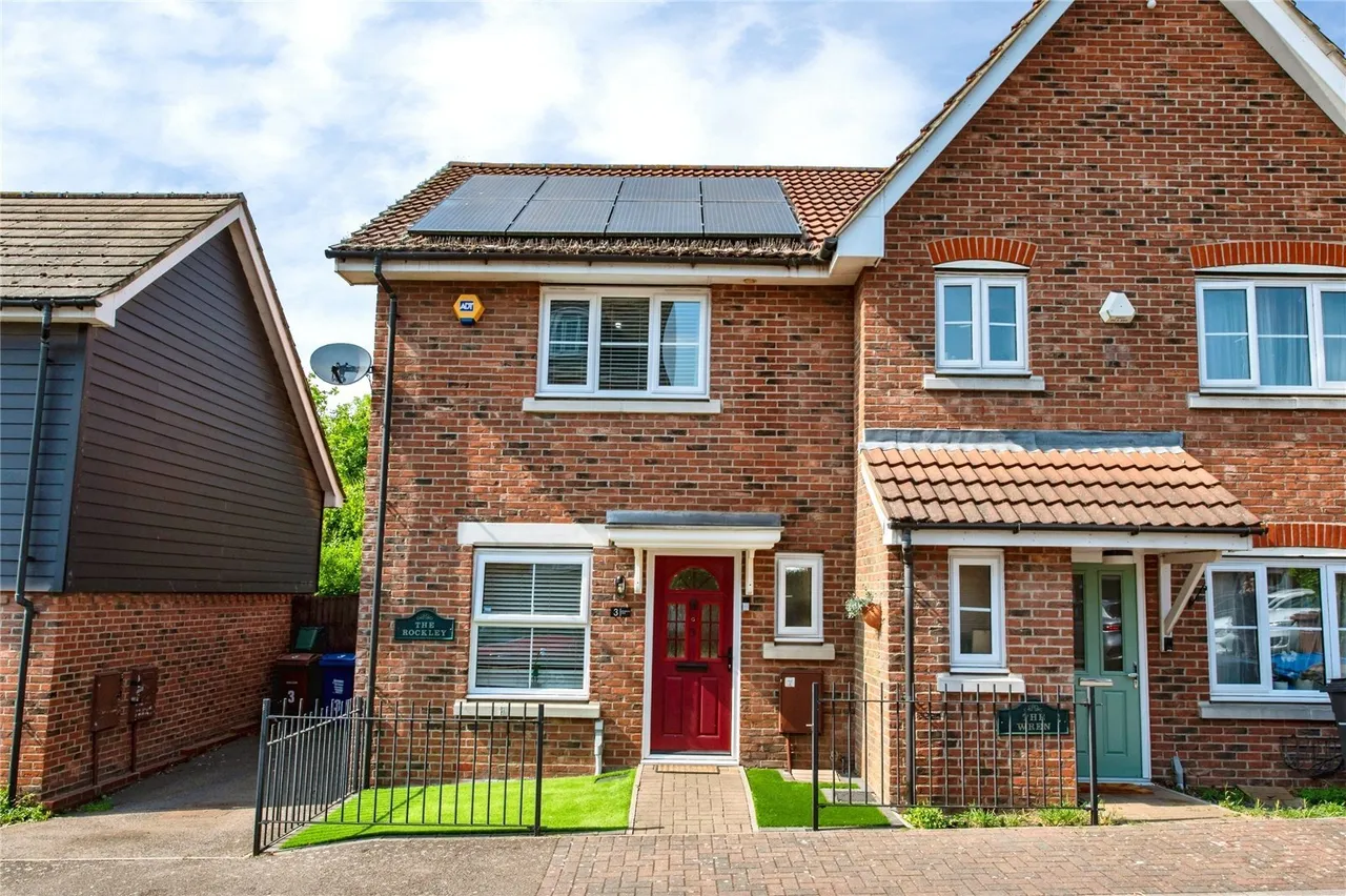 2 bed house for sale — Weymouth Drive, Chafford Hundred, Grays, Essex, RM16