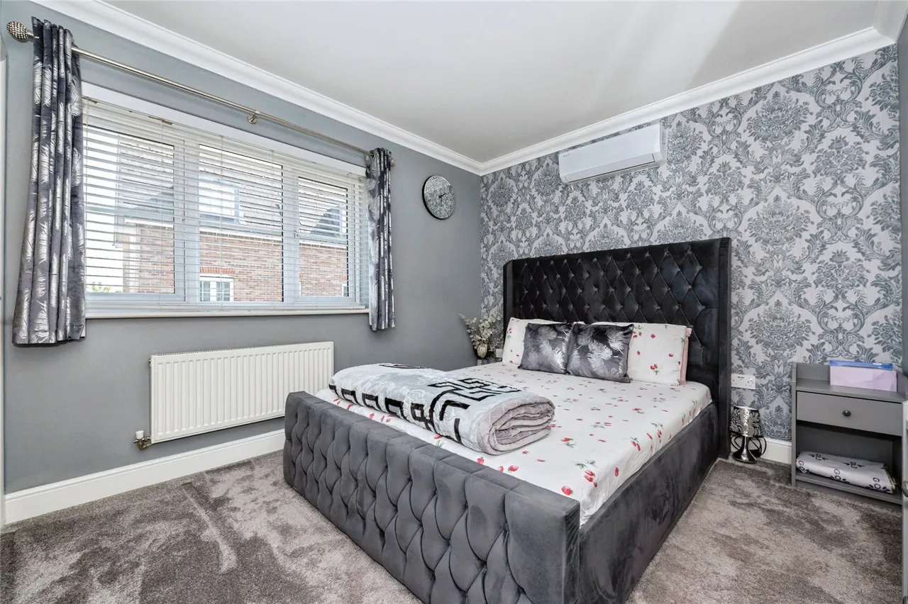 Weymouth Drive, Chafford Hundred, Grays, Essex, RM16, photo 11