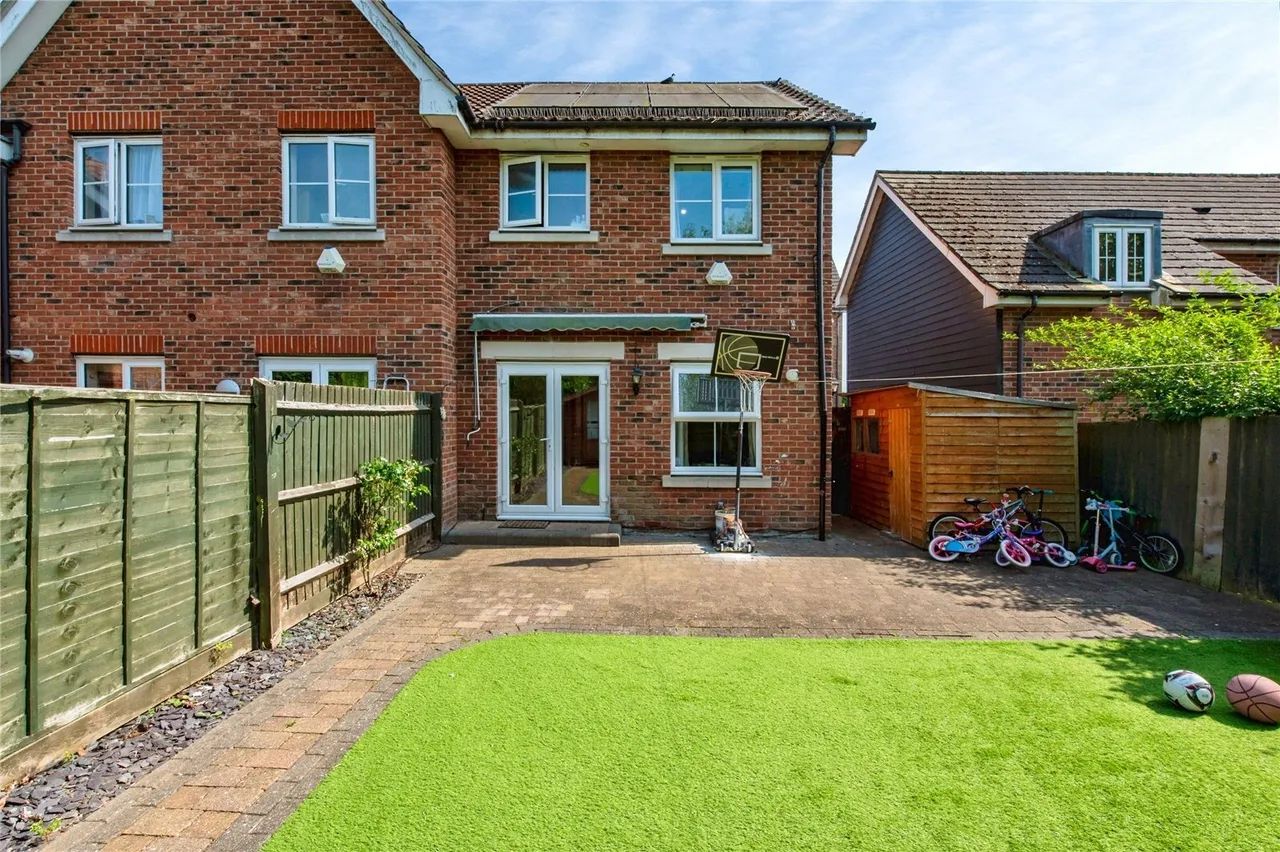 Weymouth Drive, Chafford Hundred, Grays, Essex, RM16, photo 15