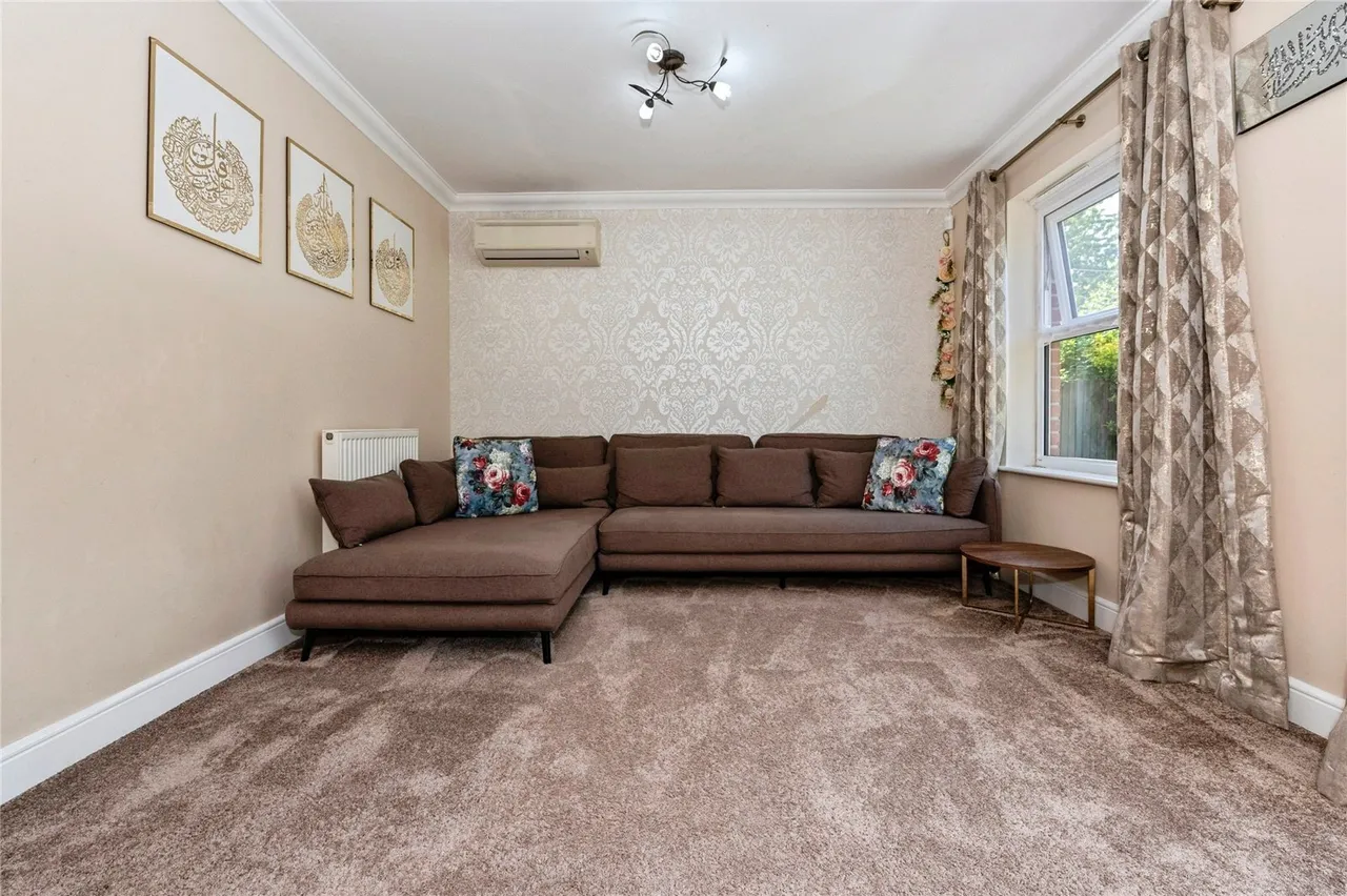 Weymouth Drive, Chafford Hundred, Grays, Essex, RM16, photo 5