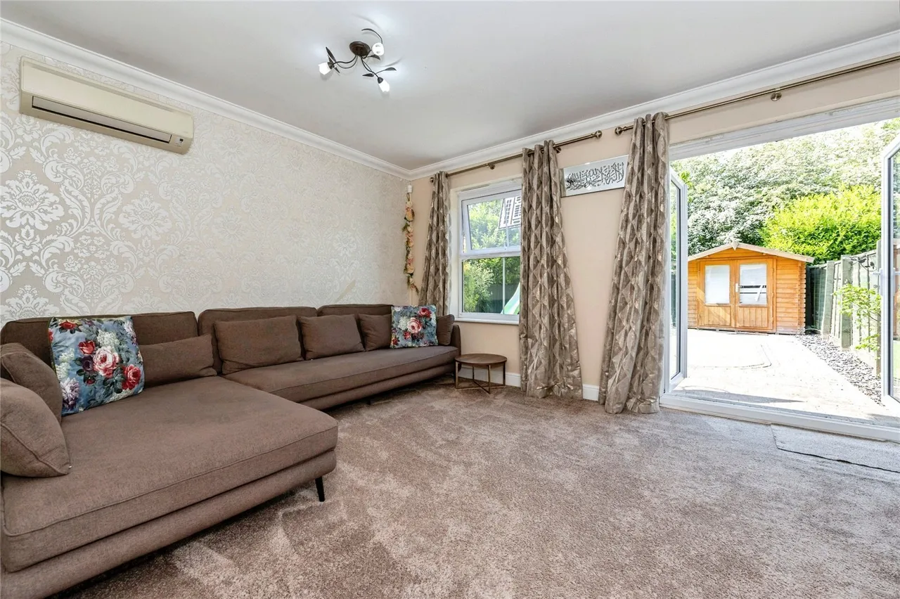 Weymouth Drive, Chafford Hundred, Grays, Essex, RM16, photo 3