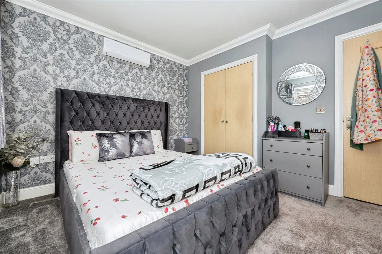 Weymouth Drive, Chafford Hundred, Grays, Essex, RM16, photo 9