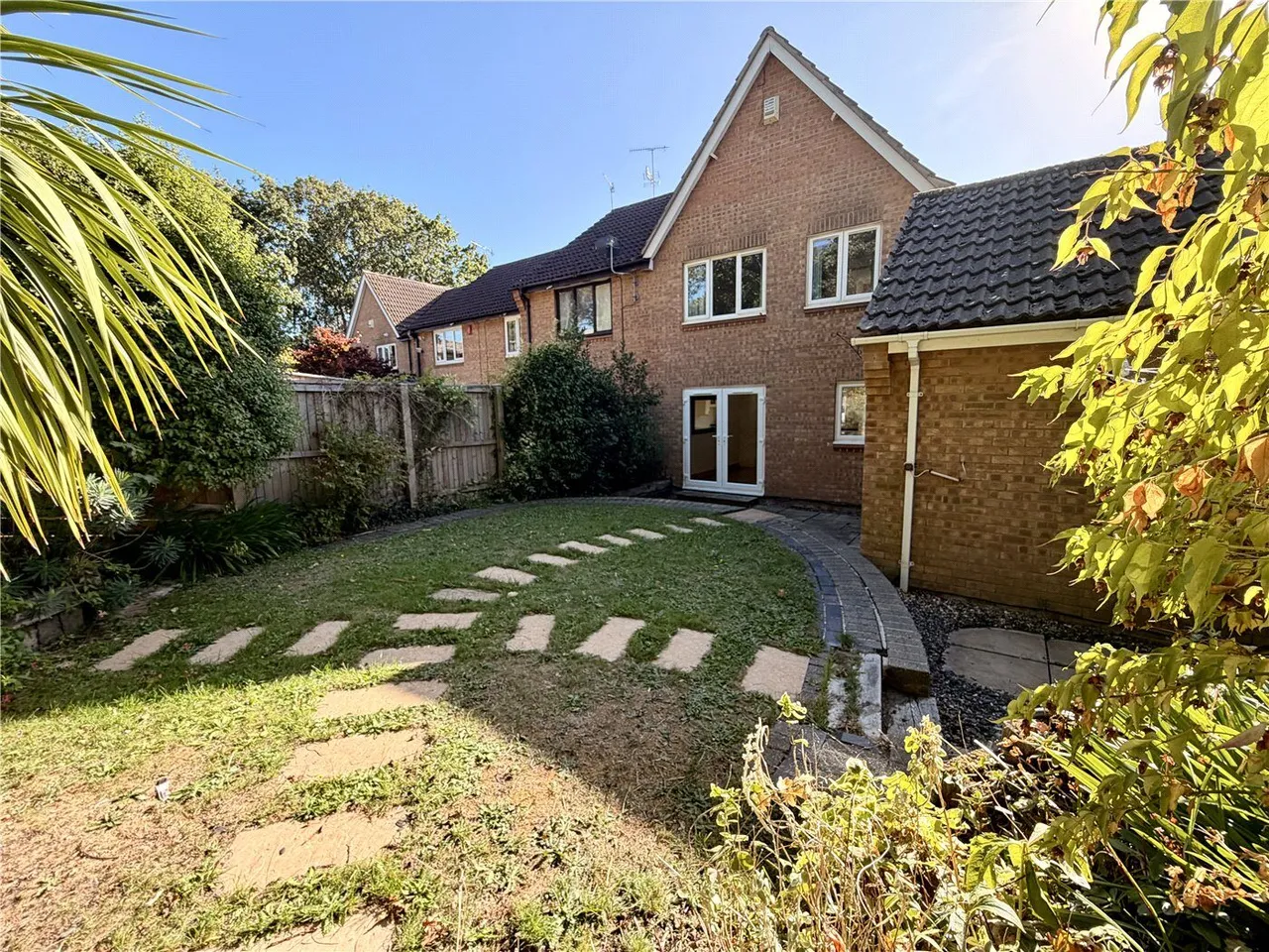 Doulton Gardens, Whitecliff, BH14, photo 4