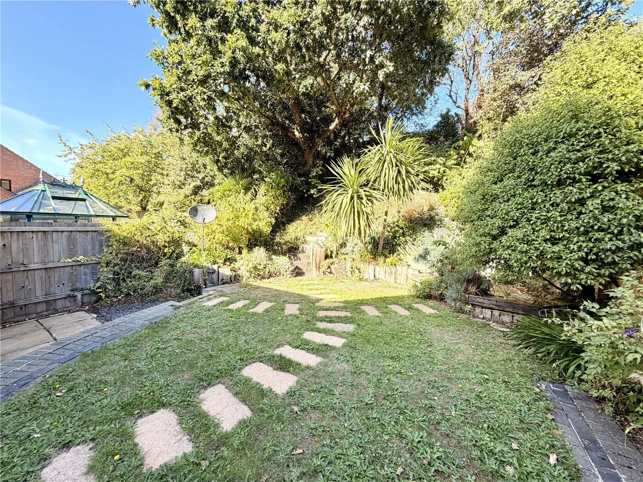 Doulton Gardens, Whitecliff, BH14, photo 11