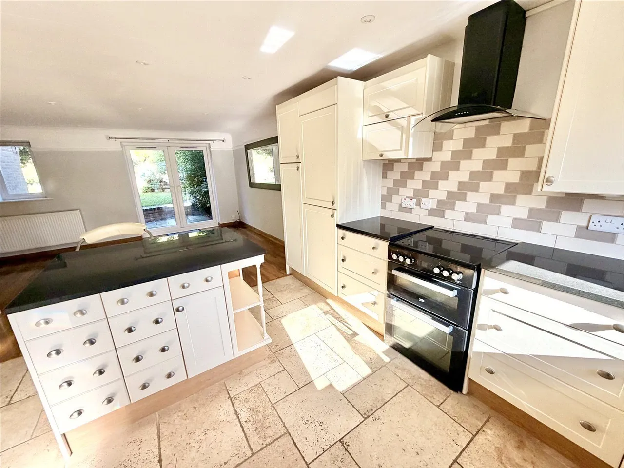 Doulton Gardens, Whitecliff, BH14, photo 5