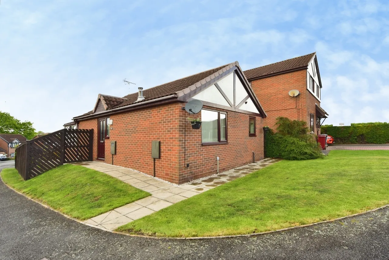 Foxcroft Drive, Killamarsh, Sheffield, Derbyshire, S21, photo 15