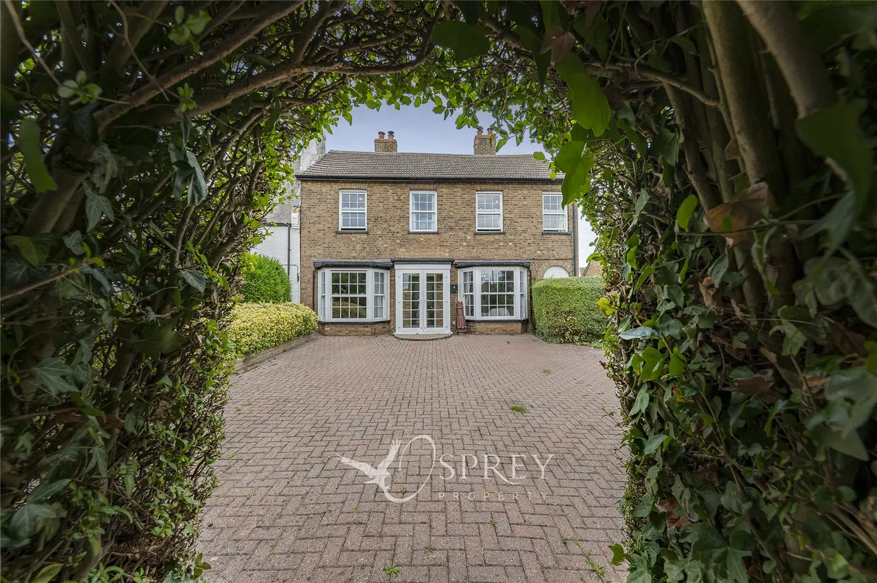 4 bed house for sale, The Green, Yaxley, PE7