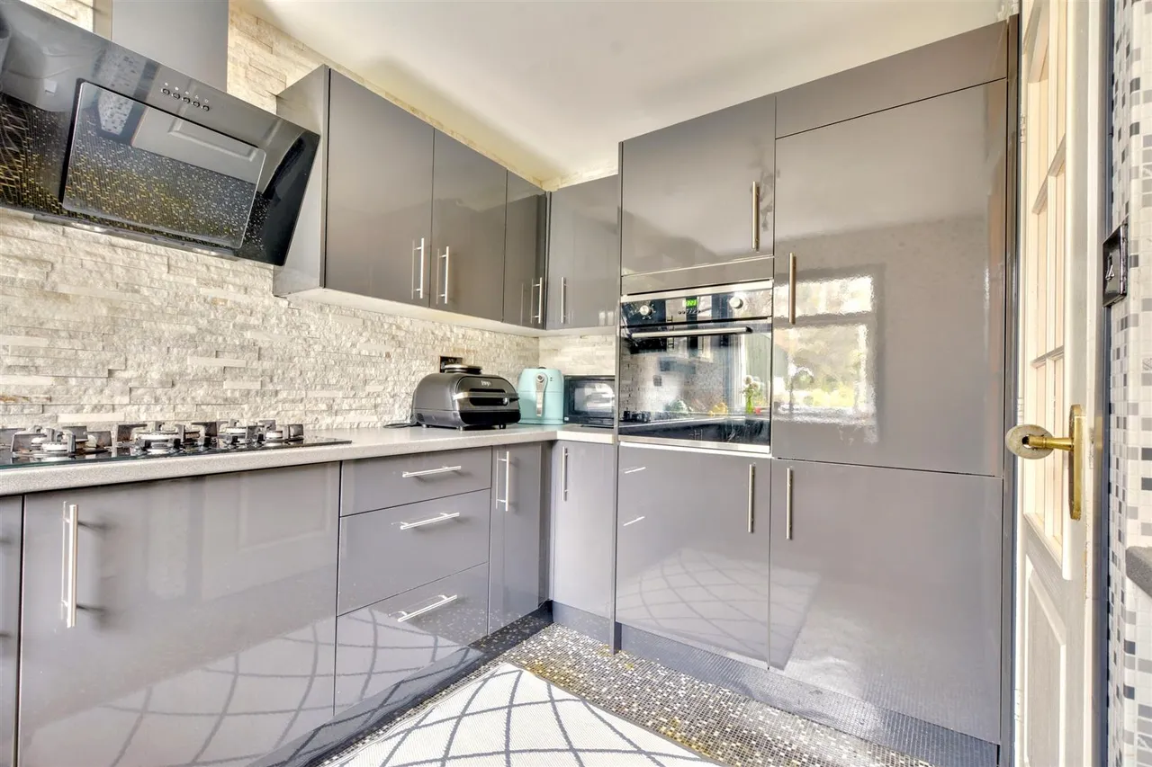 Cairns Close, Nottingham, NG5, photo 3