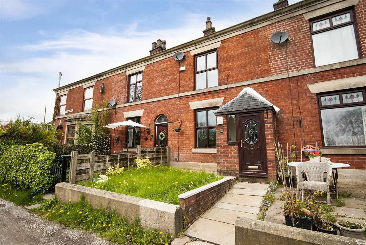 2 bed house to rent, Pleasant Street, Walshaw, BL8