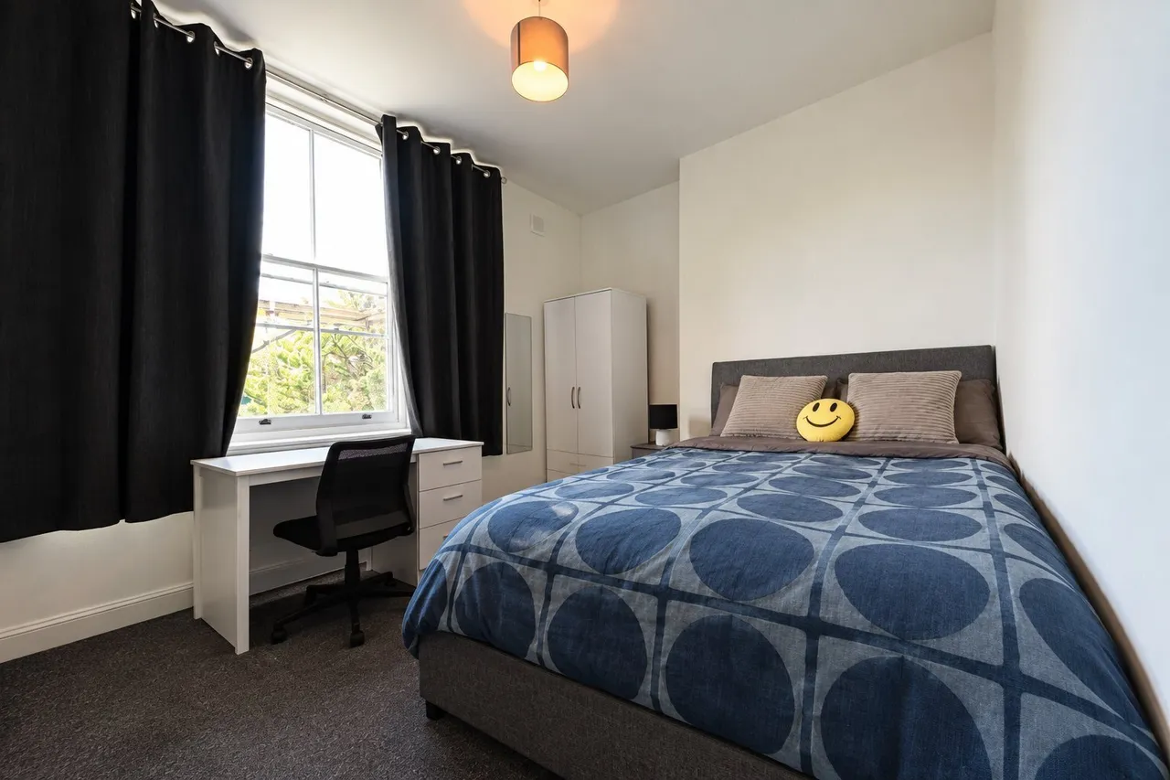 4 bed flat to rent, Hilldrop Road, Kentish Town, N7
