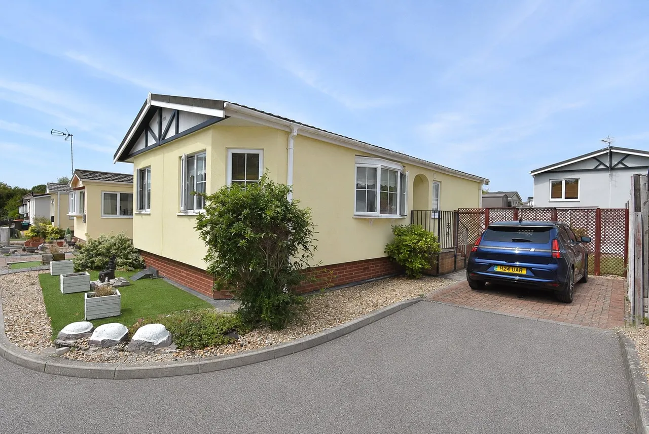 2 bed house for sale, Residential Park, Caddington