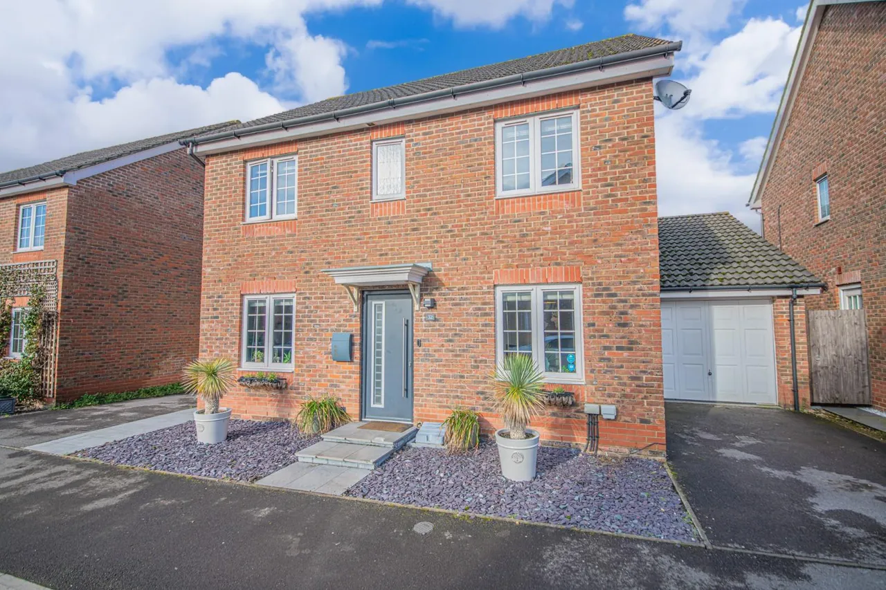 4 bed house for sale — Viscount Gardens, Lakeside, Eastleigh, SO50 5UA