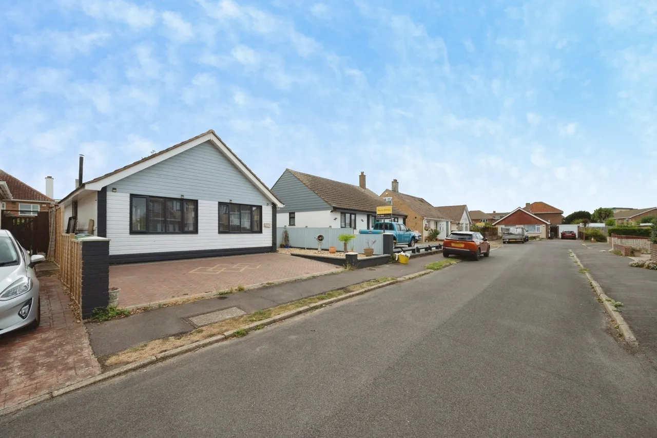 The Glade, Hayling Island, PO11, photo 22
