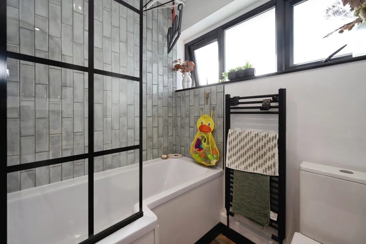 The Glade, Hayling Island, PO11, photo 12