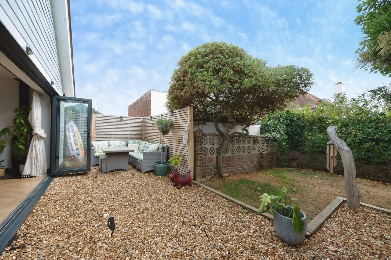 The Glade, Hayling Island, PO11, photo 8