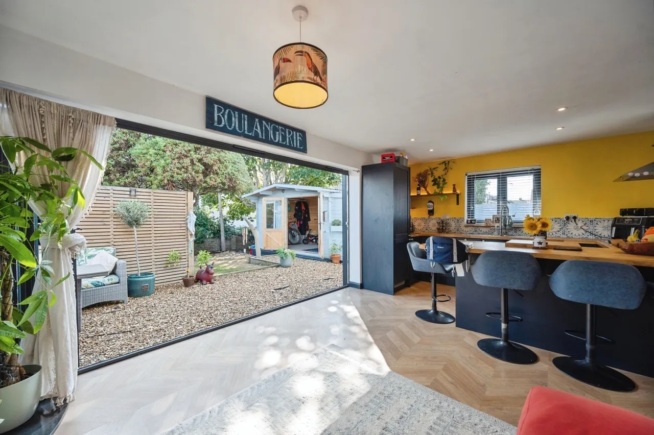 The Glade, Hayling Island, PO11, photo 4