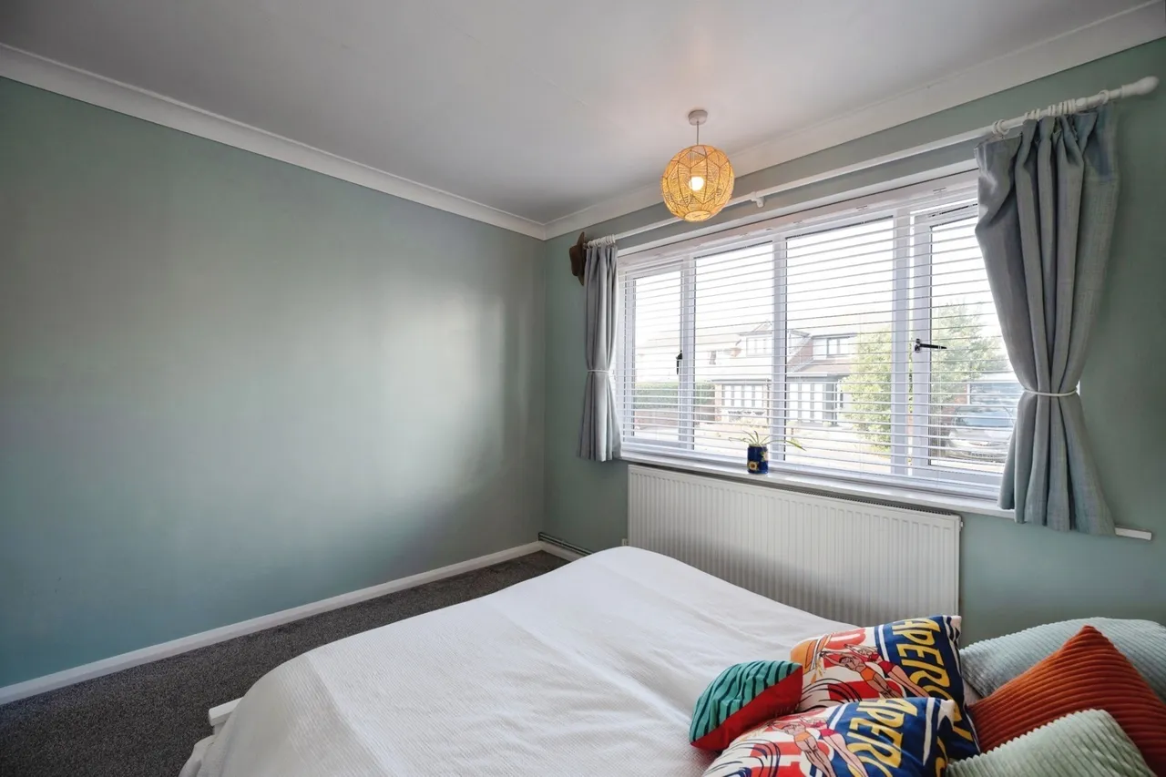The Glade, Hayling Island, PO11, photo 15