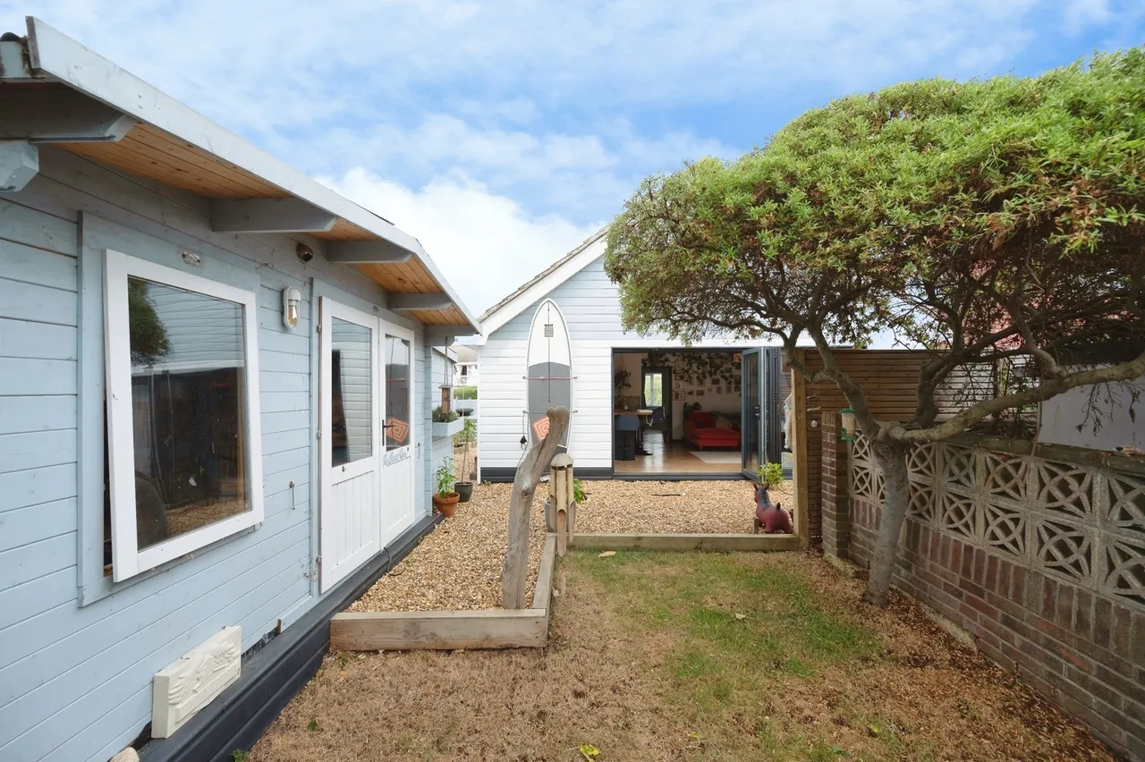 The Glade, Hayling Island, PO11, photo 9