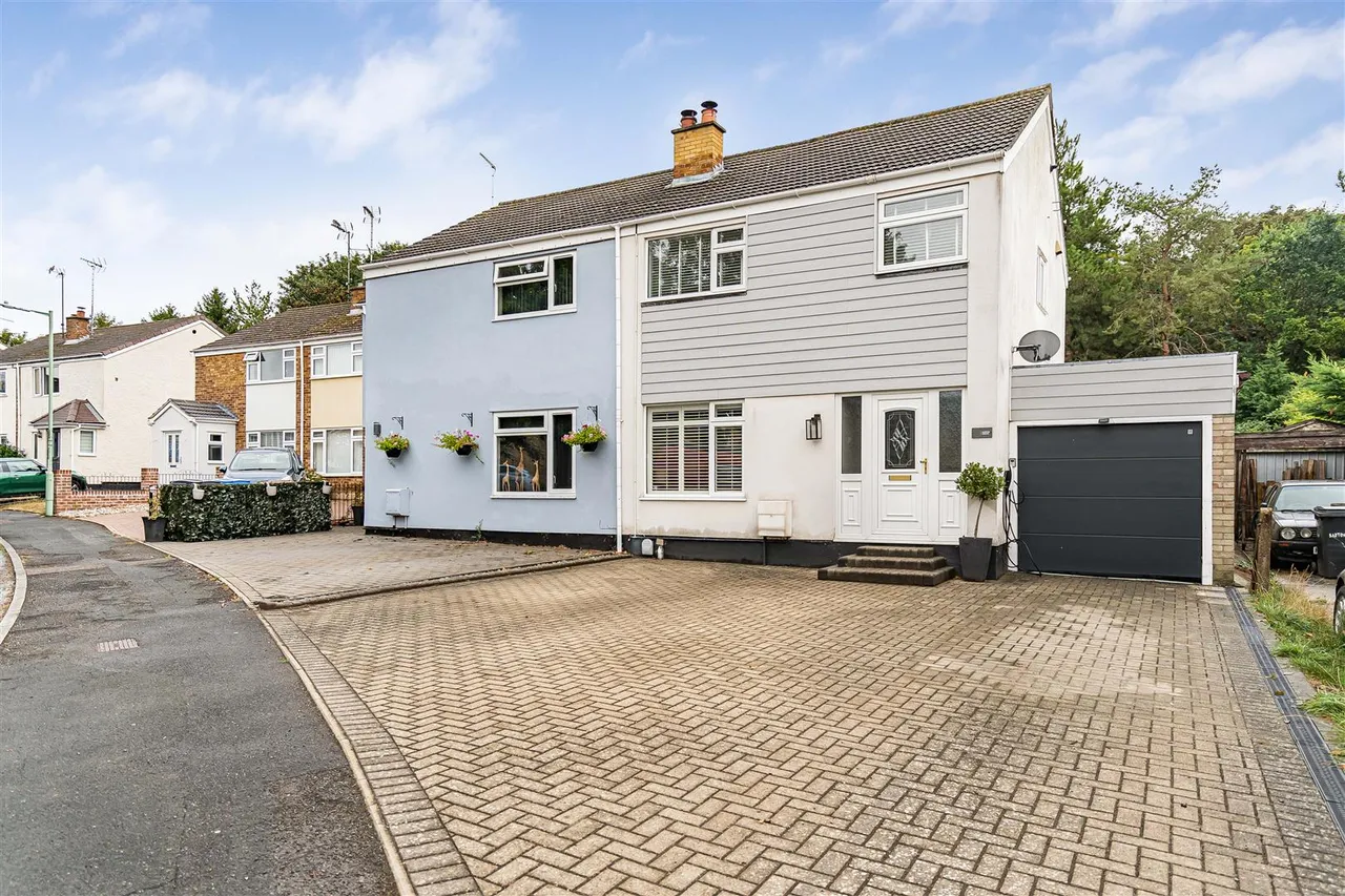 3 bed property for sale, Barton Grove, Kedington, CB9