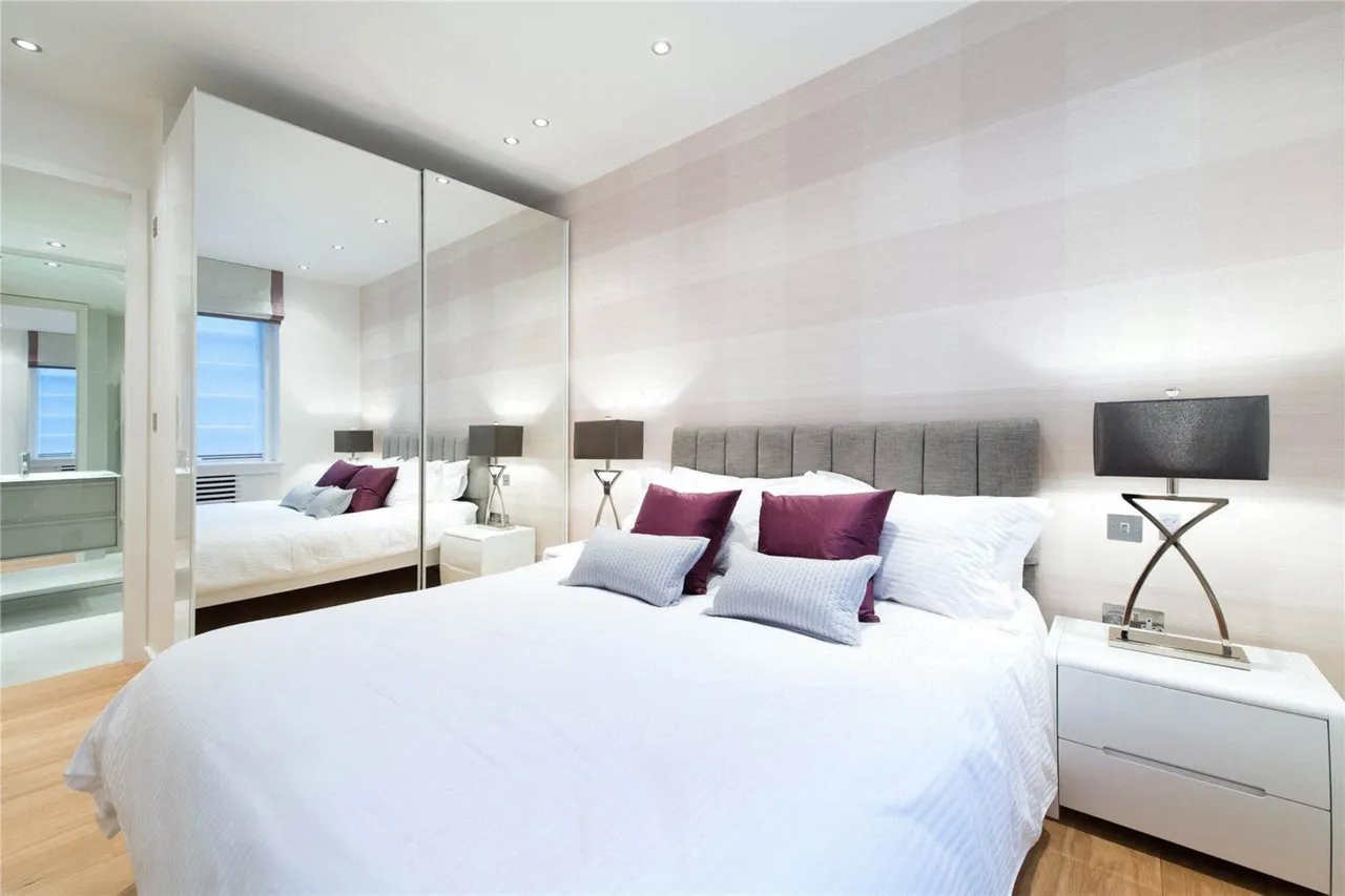 London, SW1X, photo 3