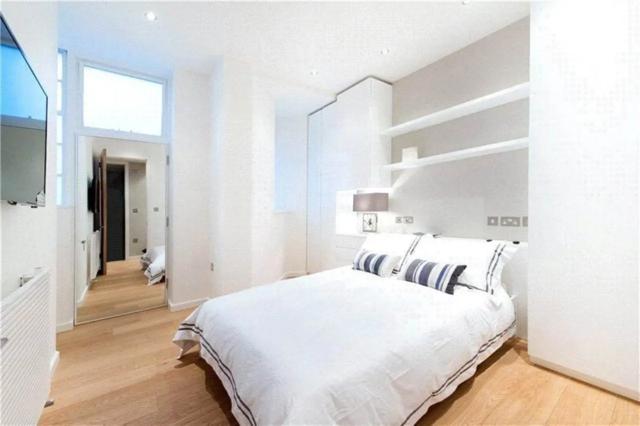 London, SW1X, photo 4