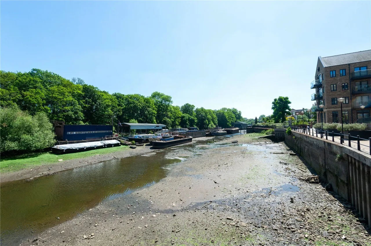 Lower Square, Old Isleworth, TW7, photo 19