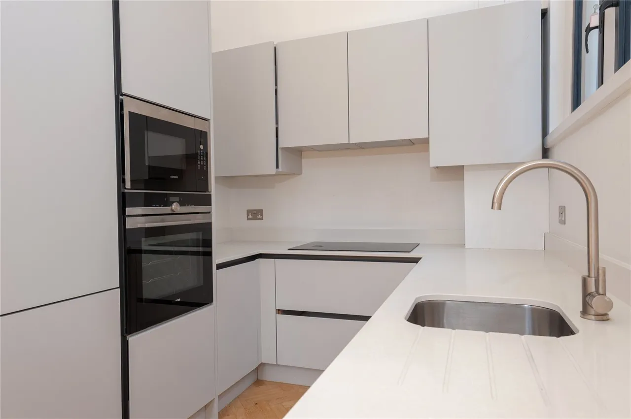 Lower Square, Old Isleworth, TW7, photo 9