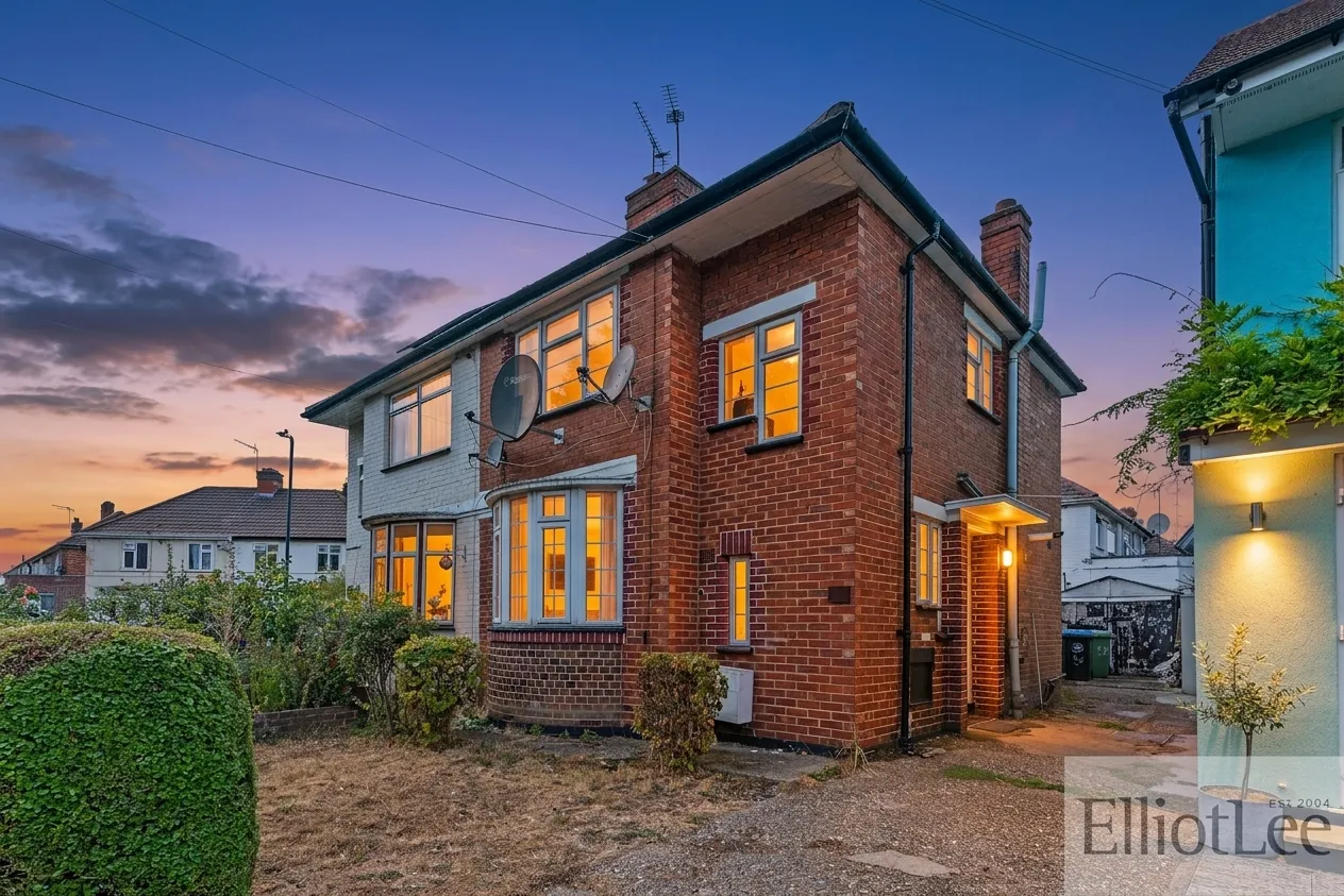 3 bed house for sale — Queensbury Road, Wembley, HA0