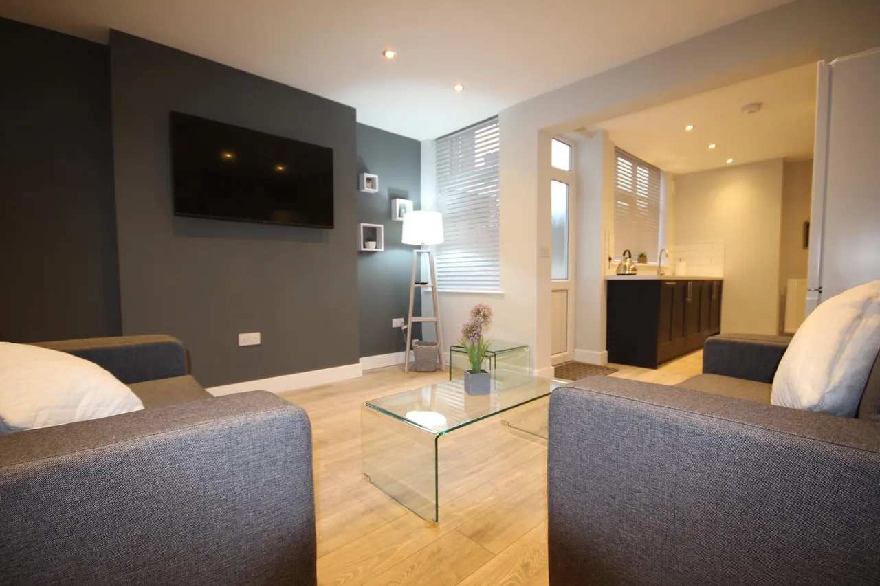 Belvedere Road, Burton upon Trent, DE13, photo 4
