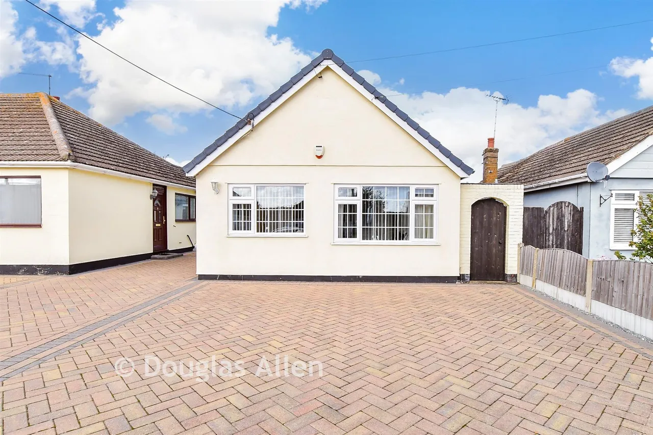 2 bed house for sale, Brock Hill, Wickford, SS11