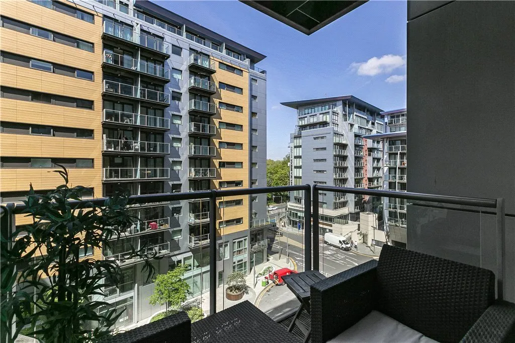 1 bed flat for sale, Queenstown Road, London, SW11