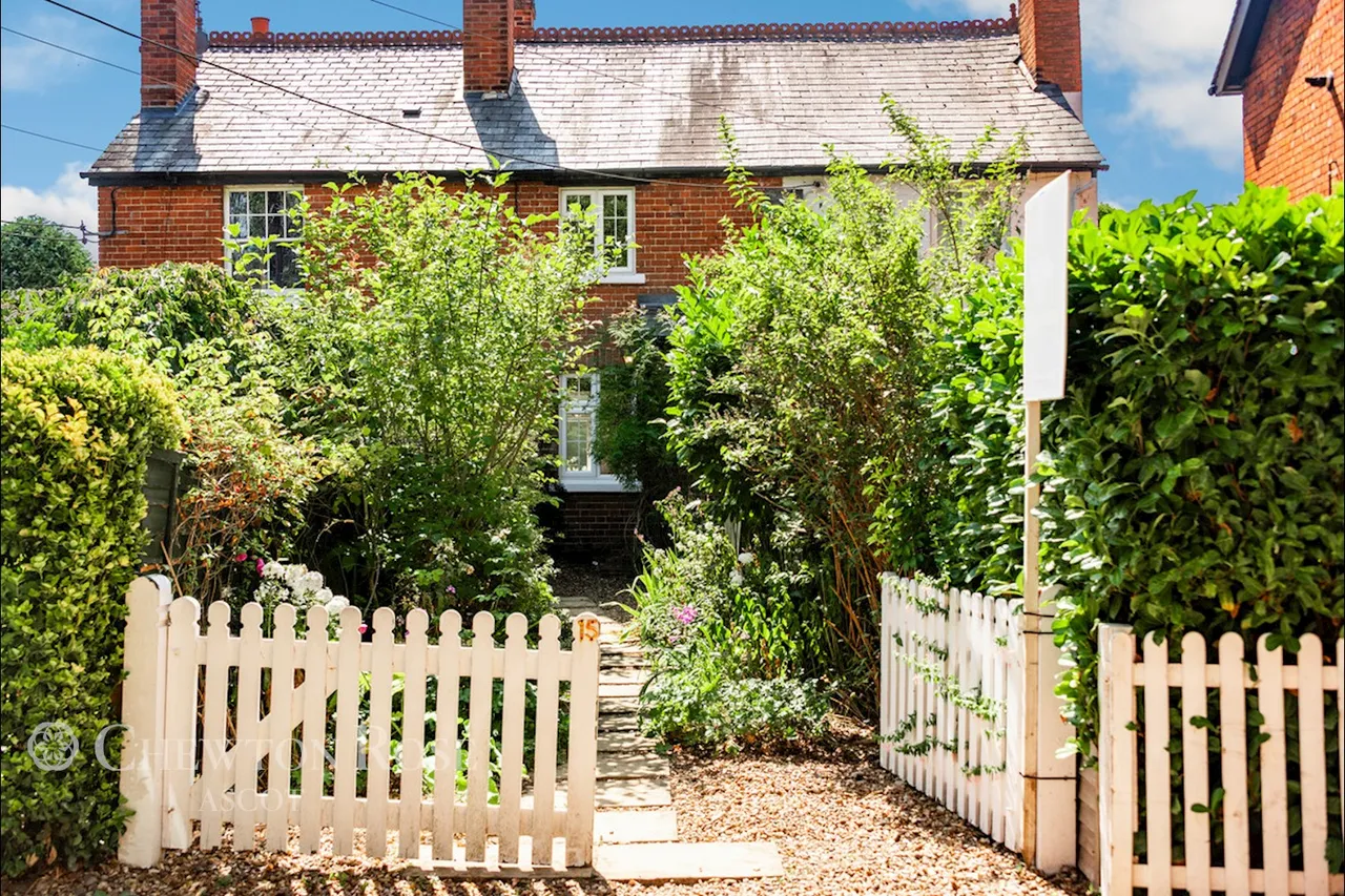 2 bed house for sale, Oliver Road, Ascot