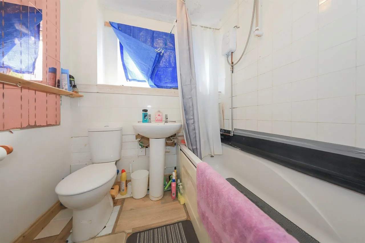 Marksbury Close, Dunstall, WV6, photo 7
