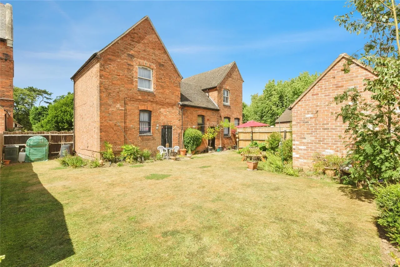 The Firs, Syston, LE7, photo 2