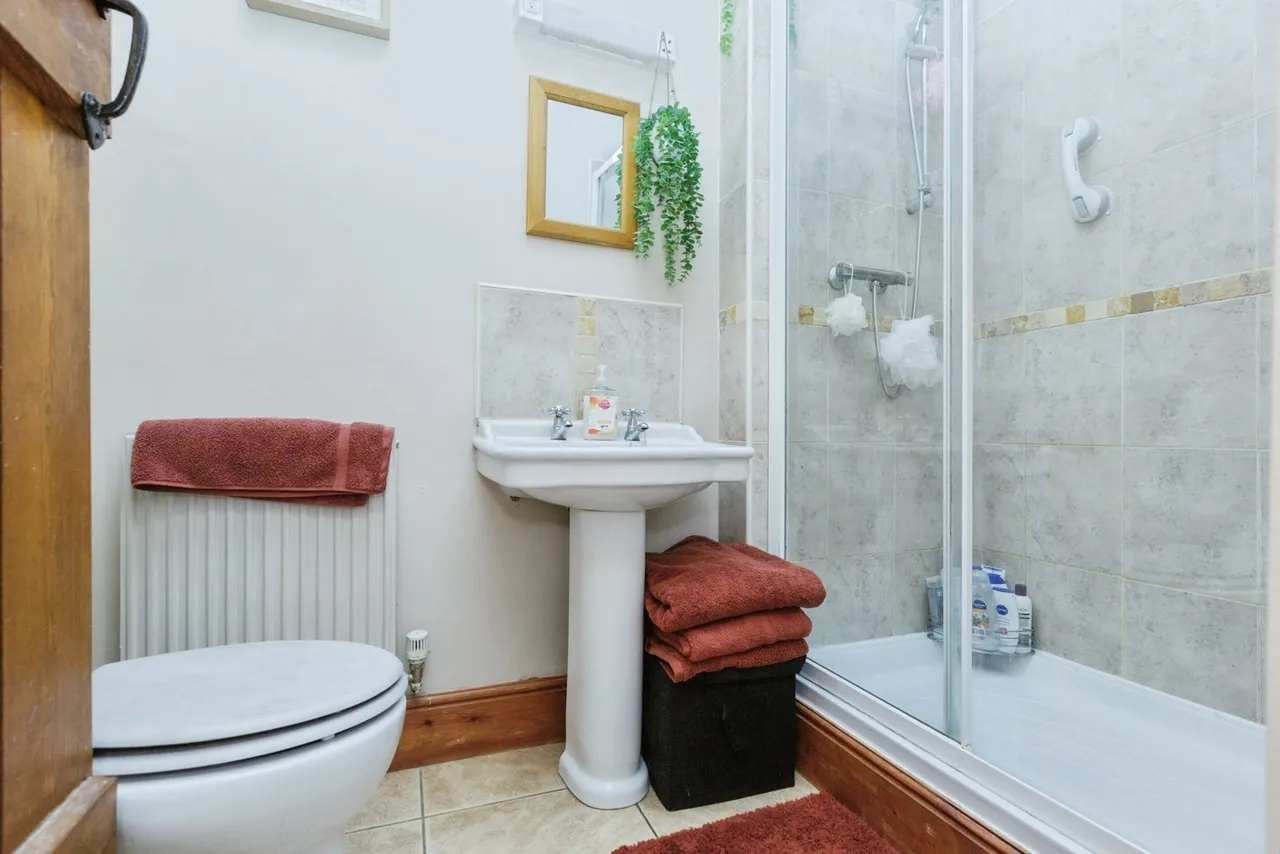 The Firs, Syston, LE7, photo 15