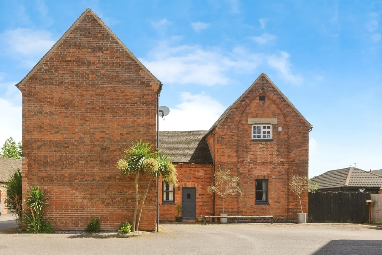 3 bed house for sale, The Firs, Syston, LE7
