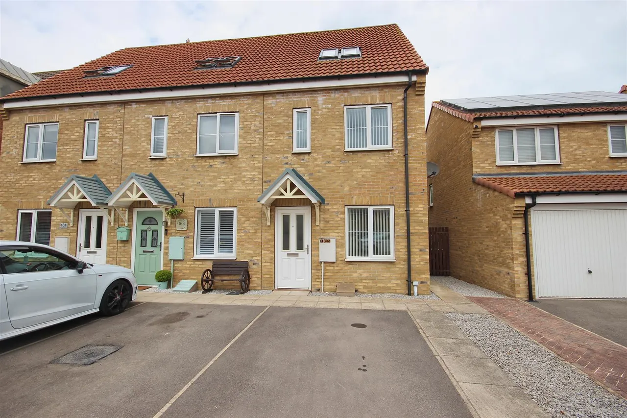 3 bed house for sale — Ashcourt Drive, Hornsea
