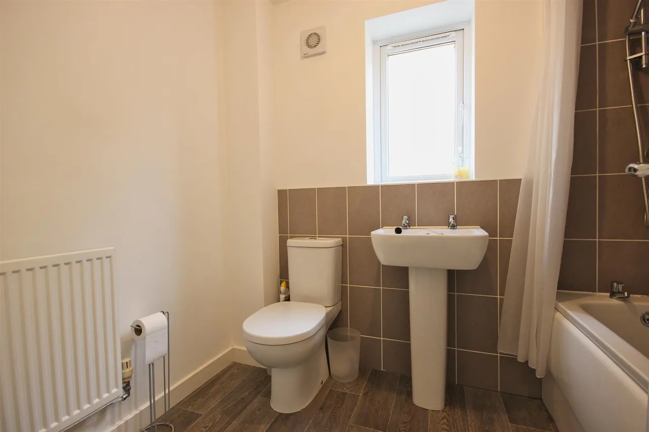 Ashcourt Drive, Hornsea, photo 14