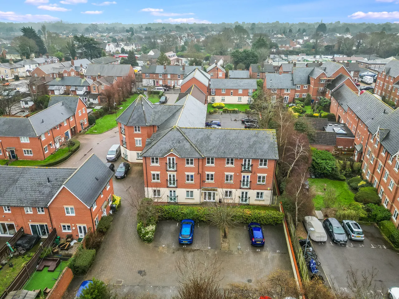 25 Gerard Gardens, Great Baddow, Chelmsford, Essex, CM2 9GD, photo 2